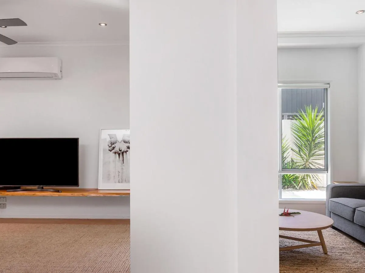 Elua Beach House Byron Bay Holiday home